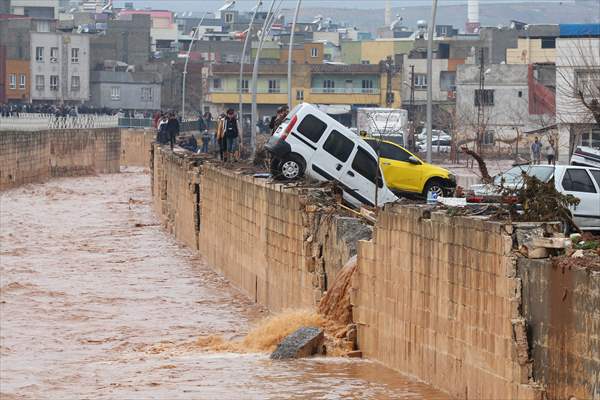 Rescue works continue for citizens stranded due to floods in Sanliurfa