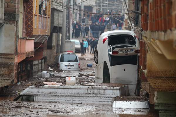 Rescue works continue for citizens stranded due to floods in Sanliurfa