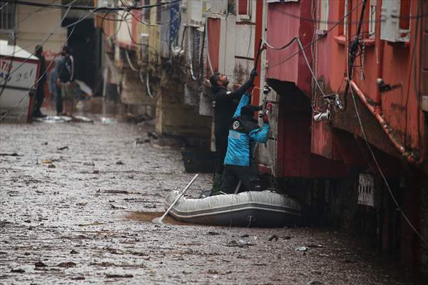 Rescue works continue for citizens stranded due to floods in Sanliurfa