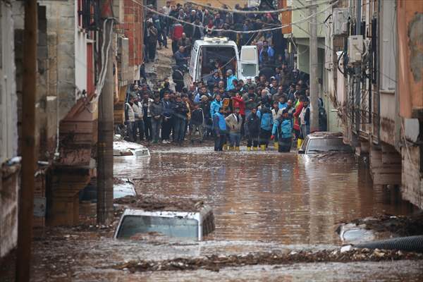 Rescue works continue for citizens stranded due to floods in Sanliurfa