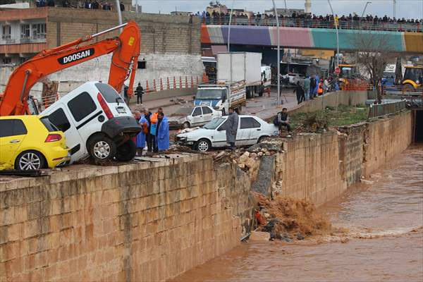 Rescue works continue for citizens stranded due to floods in Sanliurfa