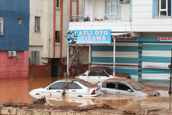 Rescue works continue for citizens stranded due to floods in Sanliurfa