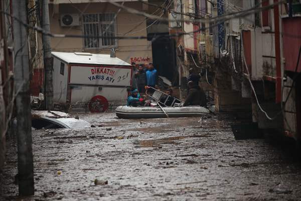 Rescue works continue for citizens stranded due to floods in Sanliurfa