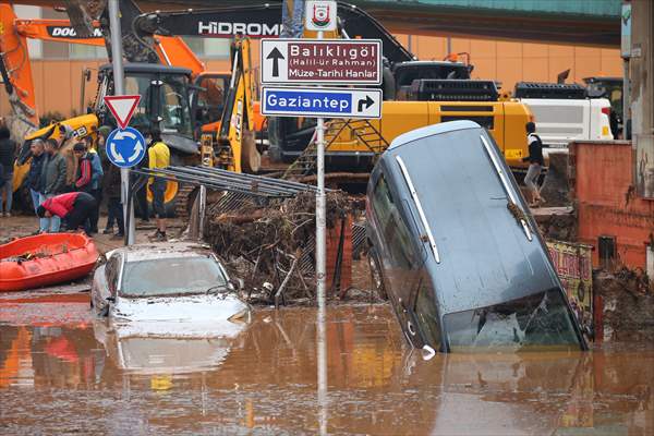Rescue works continue for citizens stranded due to floods in Sanliurfa