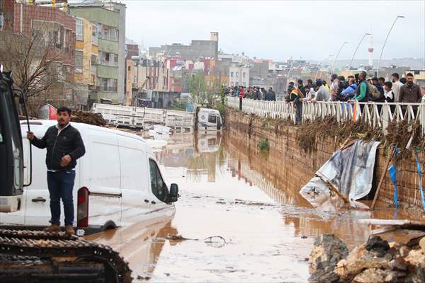 Rescue works continue for citizens stranded due to floods in Sanliurfa