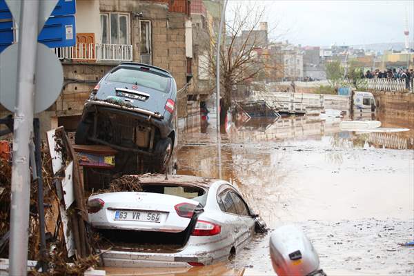 Rescue works continue for citizens stranded due to floods in Sanliurfa