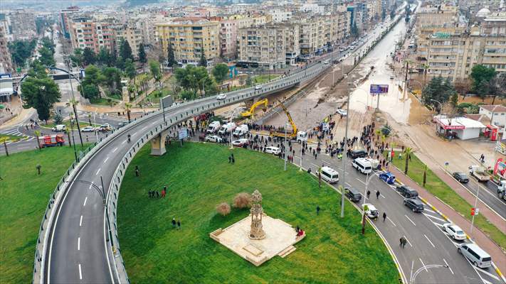 Şanlıurfa'da sel nedeniyle mahsur kalan vatandaşların kurtarılması için çalışma sürüyor