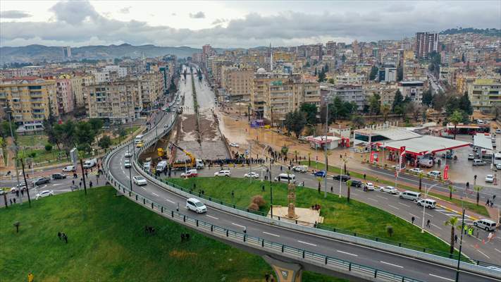 Şanlıurfa'da sel nedeniyle mahsur kalan vatandaşların kurtarılması için çalışma sürüyor