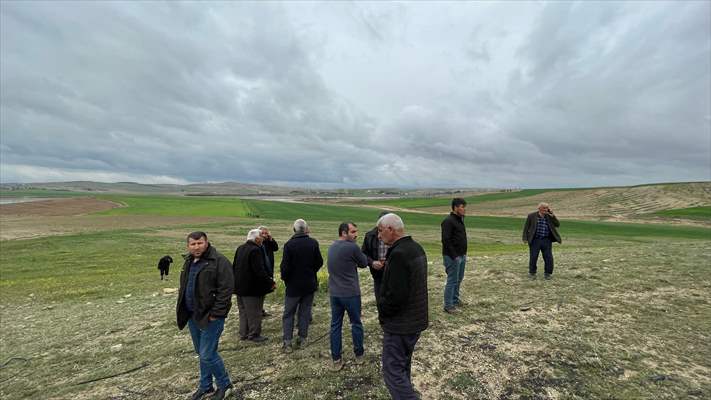 Şanlıurfa'da sel nedeniyle çöken yoldan geçen tır suya kapıldı