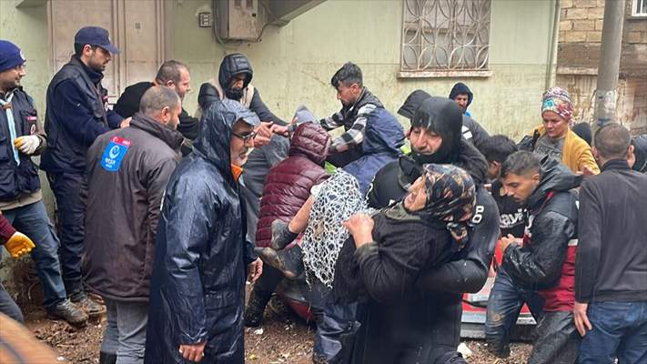 Şanlıurfa'da sel nedeniyle mahsur kalan vatandaşların kurtarılması için çalışma sürüyor