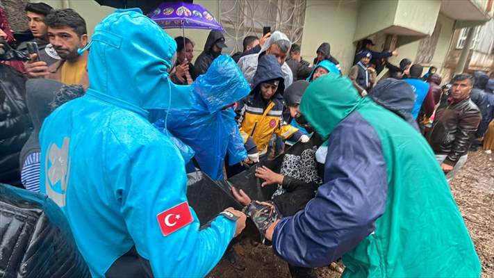 Şanlıurfa'da sel nedeniyle mahsur kalan vatandaşların kurtarılması için çalışma sürüyor