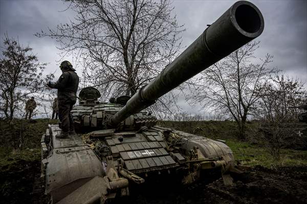 Ukrainian Army reinforces their tank brigade through firing practice in Zaporizhzhia