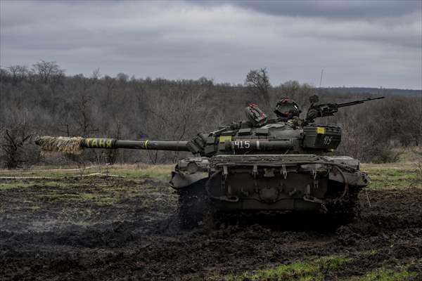 Ukrainian Army reinforces their tank brigade through firing practice in Zaporizhzhia