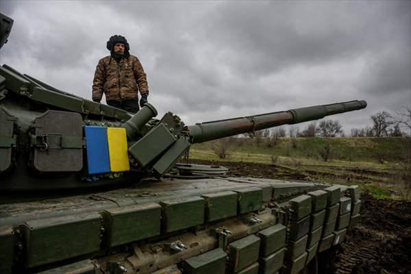 Ukrainian Army reinforces their tank brigade through firing practice in Zaporizhzhia