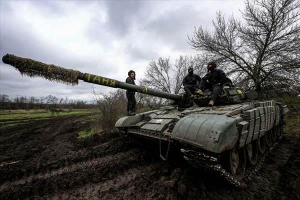 Ukrainian Army reinforces their tank brigade through firing practice in Zaporizhzhia
