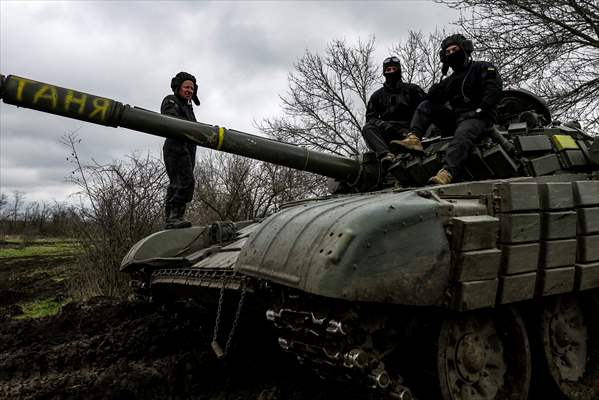 Ukrainian Army reinforces their tank brigade through firing practice in Zaporizhzhia
