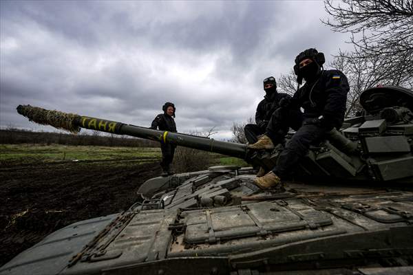 Ukrainian Army reinforces their tank brigade through firing practice in Zaporizhzhia