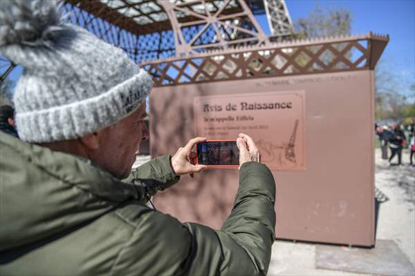 The piece of art 'Eiffela Tower' in Paris