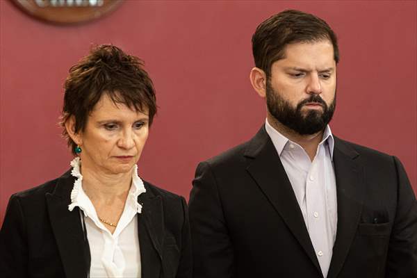 Chileans pay tribute to police officer killed by criminals