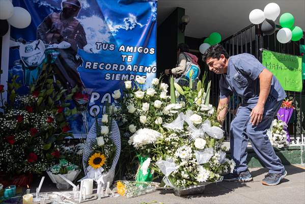 Chileans pay tribute to police officer killed by criminals