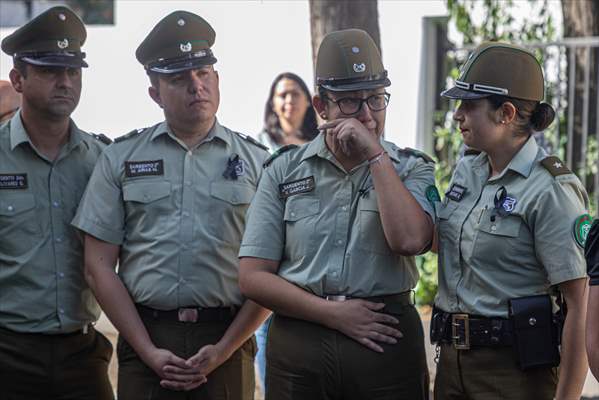 Chileans pay tribute to police officer killed by criminals