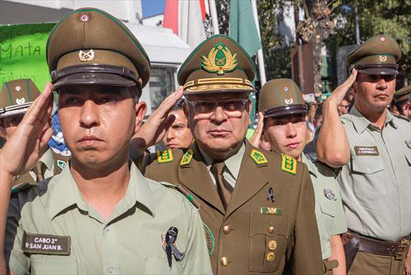 Chileans pay tribute to police officer killed by criminals