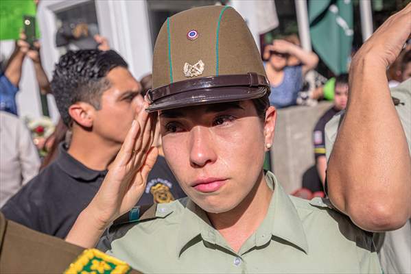Chileans pay tribute to police officer killed by criminals