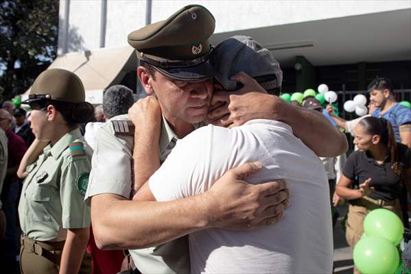 Chileans pay tribute to police officer killed by criminals