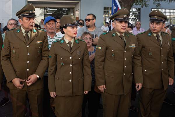 Chileans pay tribute to police officer killed by criminals