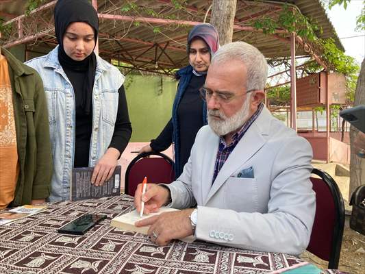 AK Parti Manisa Milletvekili Adayı Yenişehirlioğlu, Alaşehir'de çiftçilerle buluştu