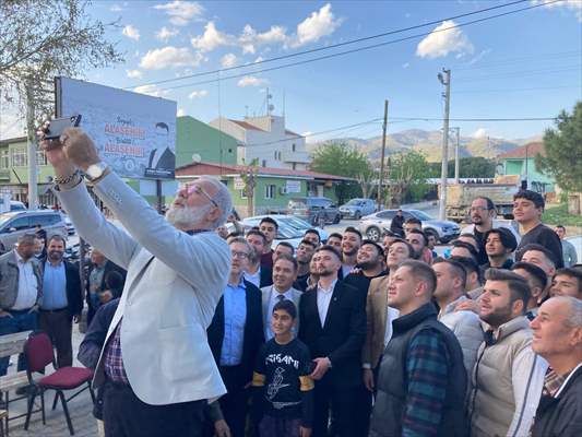 AK Parti Manisa Milletvekili Adayı Yenişehirlioğlu, Alaşehir'de çiftçilerle buluştu