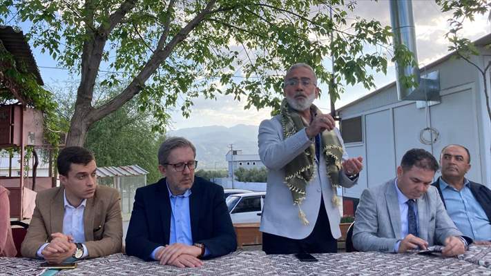 AK Parti Manisa Milletvekili Adayı Yenişehirlioğlu, Alaşehir'de çiftçilerle buluştu