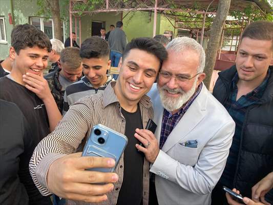 AK Parti Manisa Milletvekili Adayı Yenişehirlioğlu, Alaşehir'de çiftçilerle buluştu