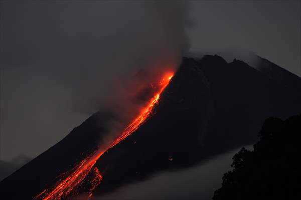 Active voclacno Mount Merapi spews pyroclastic flow