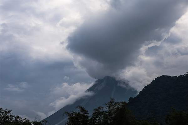 Active voclacno Mount Merapi spews pyroclastic flow
