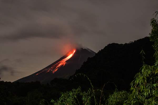 Active voclacno Mount Merapi spews pyroclastic flow