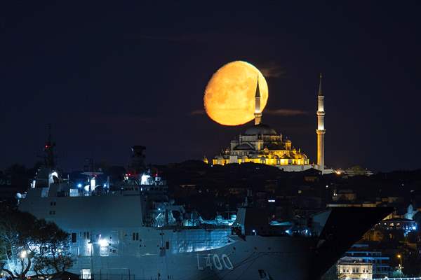 Full Moon appears over Istanbul