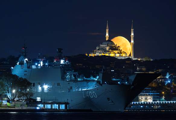 Full Moon appears over Istanbul