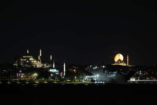 Full Moon appears over Istanbul