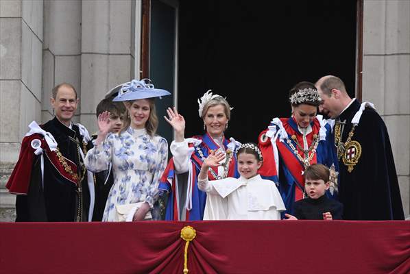 King Charles III and Queen Camilla make first balcony appearance after coronation