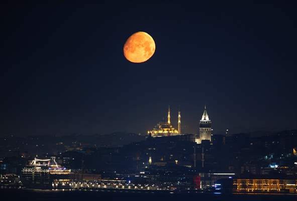 Full Moon appears over Istanbul
