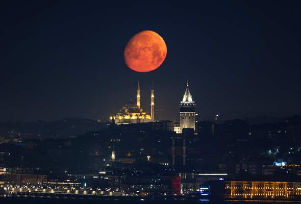 Full Moon appears over Istanbul