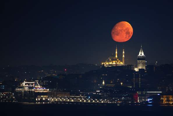 Full Moon appears over Istanbul