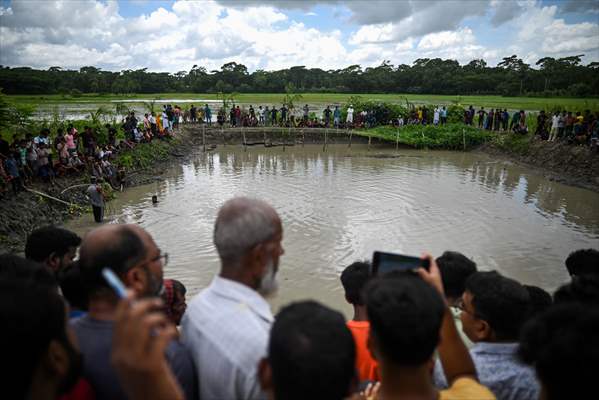 At least 17 killed as bus plunges into pond in Bangladesh