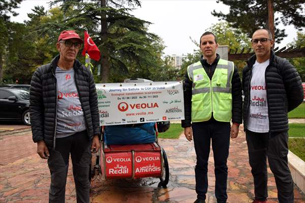 Güneş panelli bisikletle Fas'tan Dubai'ye BM İklim Değişikliği Konferansı için pedal çeviriyorlar