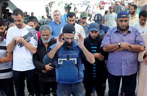 Anadolu Agency cameraman Mohammed Alaloul lost his 4 children and 3 siblings in the Israeli attack on Gaza