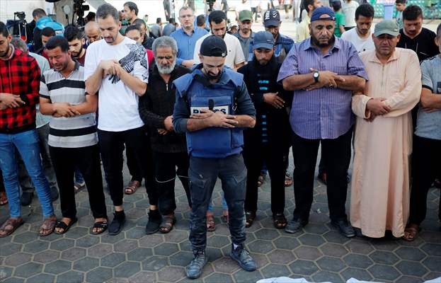 Anadolu Agency cameraman Mohammed Alaloul lost his 4 children and 3 siblings in the Israeli attack on Gaza