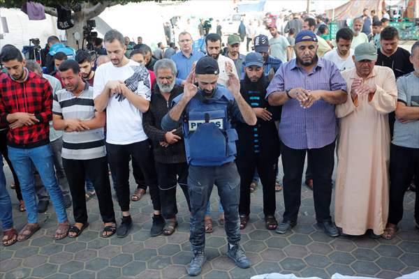 Anadolu Agency cameraman Mohammed Alaloul lost his 4 children and 3 siblings in the Israeli attack on Gaza