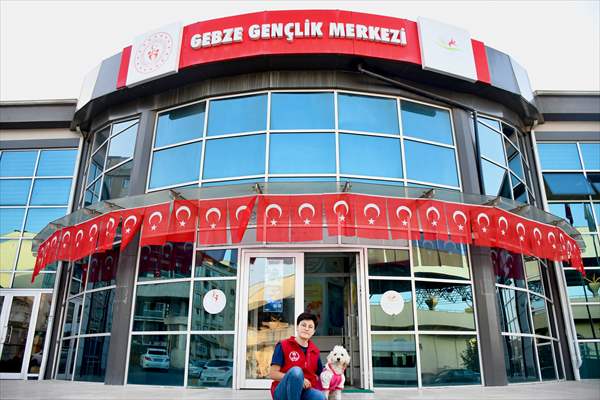 İki aylıkken sahiplenilen köpek 'Mila' gençlik merkezinde 7. yaşına girdi