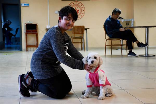 İki aylıkken sahiplenilen köpek 'Mila' gençlik merkezinde 7. yaşına girdi